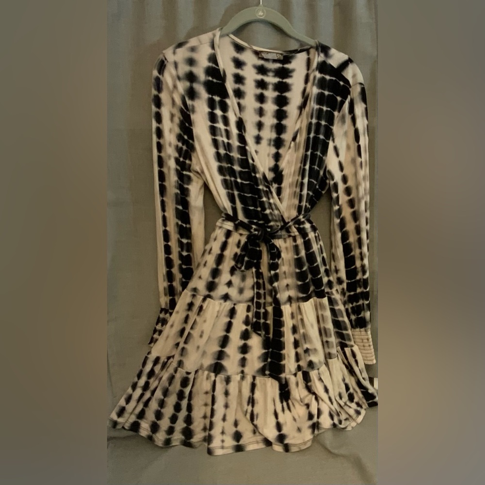 Tie dyed short dress v-neck tiered ruffled skirt minidress tie at waist small